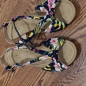 Tropical print wedges